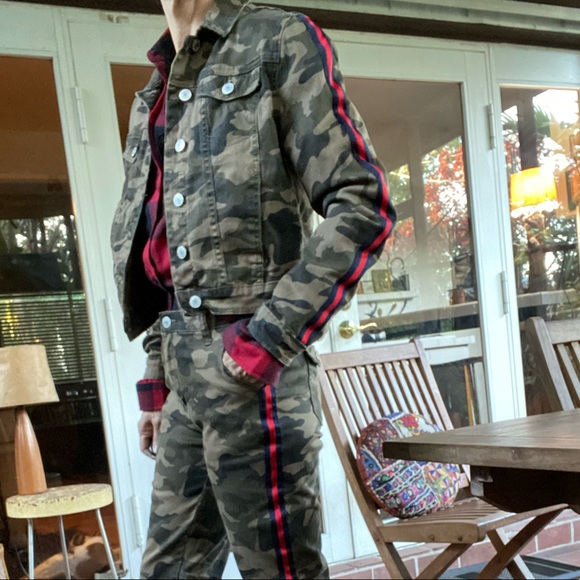 I&M Premium jeans, camo jacket with side stripes in navy and red. Size Medium - Picture 14 of 14